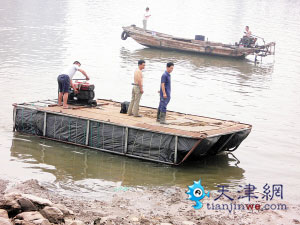 船体:苫布和泡沫塑料 护栏:无 扶手:无
