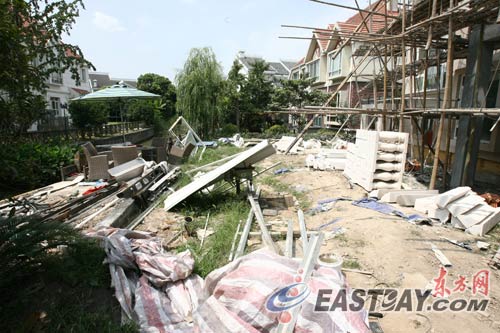 图片说明:到处都在搭建违章建筑