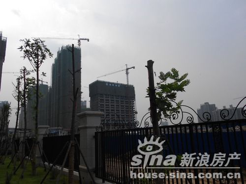 正弘蓝堡湾：出则繁华入则宁静的高端园林生活