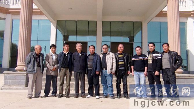 陈福广先生(左四)一行与广西青龙公司领导合影